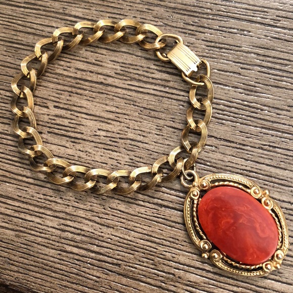 Antique Gold Chain Bracelet w/Faux Stone Cameo - Picture 4 of 16